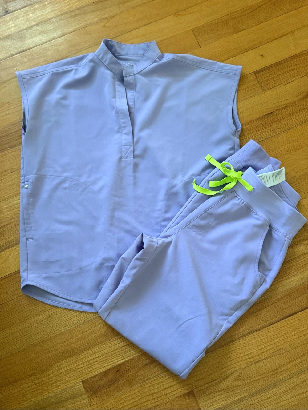 FIGS SCRUB SET Lavender Haze Rafaela top/Zamora Joggers Set - Picture 4 of 9